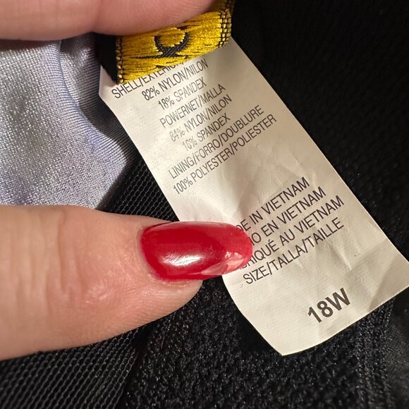 Womans Inches Away onepiece Swimsuit 18W slimming tummy panel colorful NEW - Picture 6 of 6